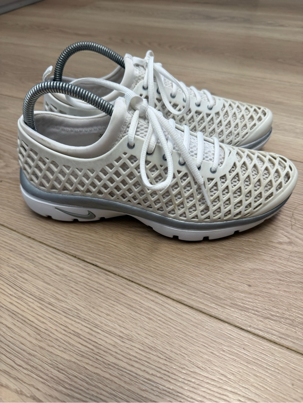 Nike Rejuven8 Running sneakers “First Addition 2007” Woman’s Size 7.5
